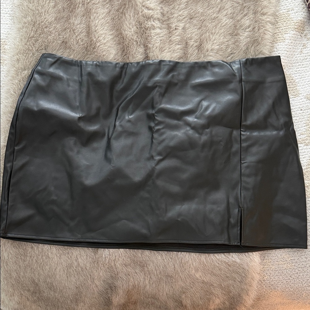 ASOS Curve Black Mini Skirt - Size: 20